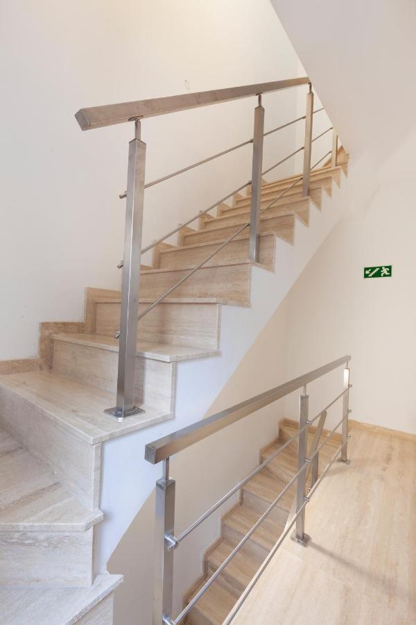 Fl56 - New 3Storey House - Private Entrance & Roof إيل فورجانا المظهر الخارجي الصورة