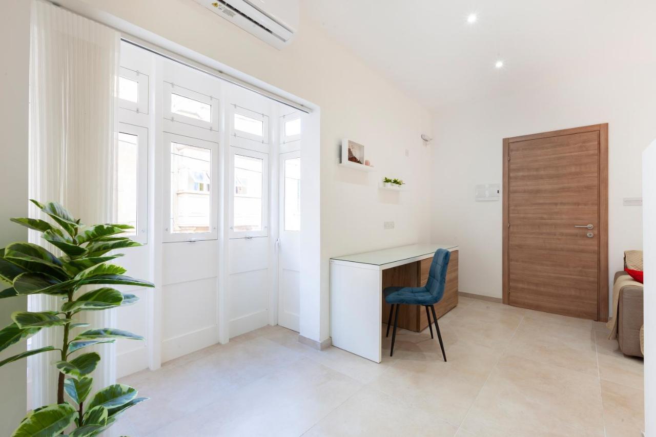 Fl56 - New 3Storey House - Private Entrance & Roof إيل فورجانا المظهر الخارجي الصورة