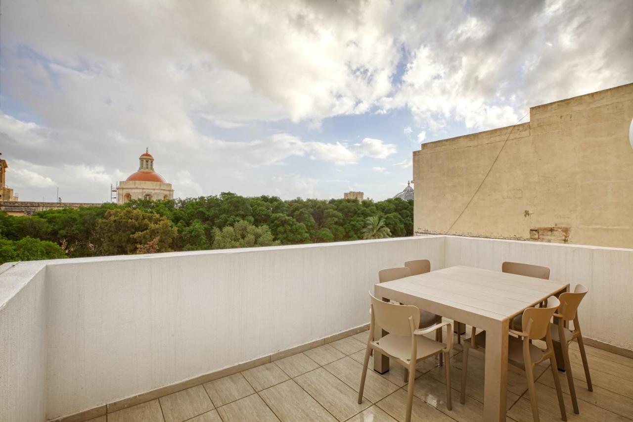 Fl56 - New 3Storey House - Private Entrance & Roof إيل فورجانا المظهر الخارجي الصورة
