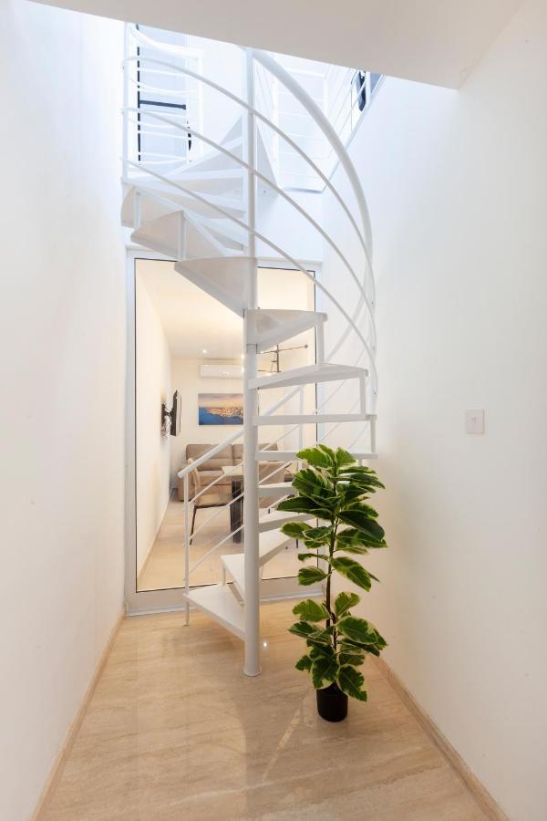 Fl56 - New 3Storey House - Private Entrance & Roof إيل فورجانا المظهر الخارجي الصورة