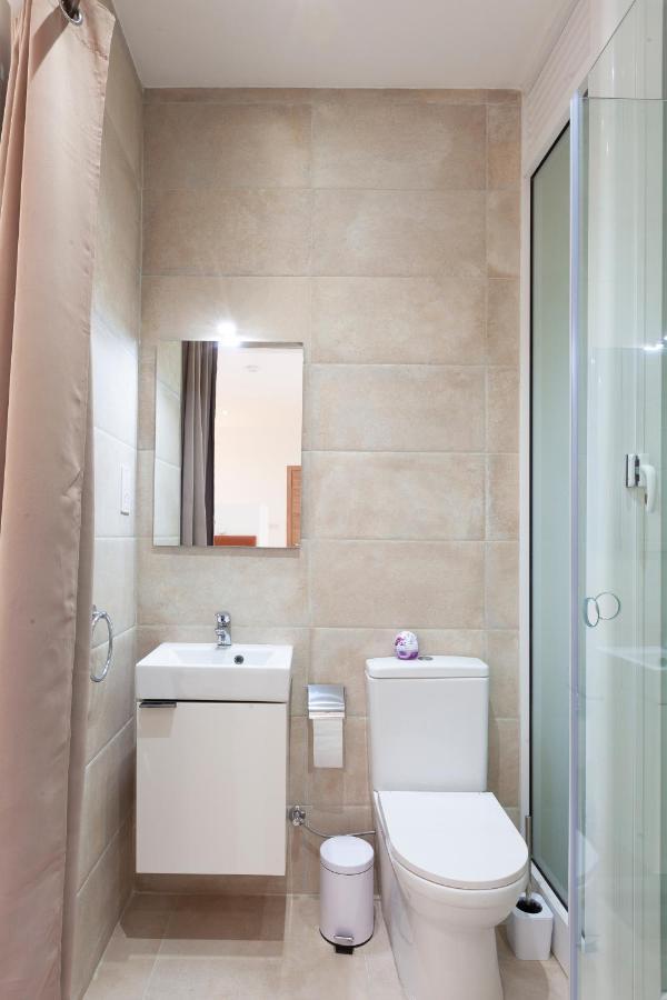 Fl56 - New 3Storey House - Private Entrance & Roof إيل فورجانا المظهر الخارجي الصورة